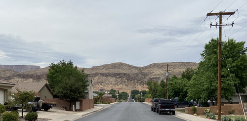 Image of a street in La Verkin looking at the mountains.